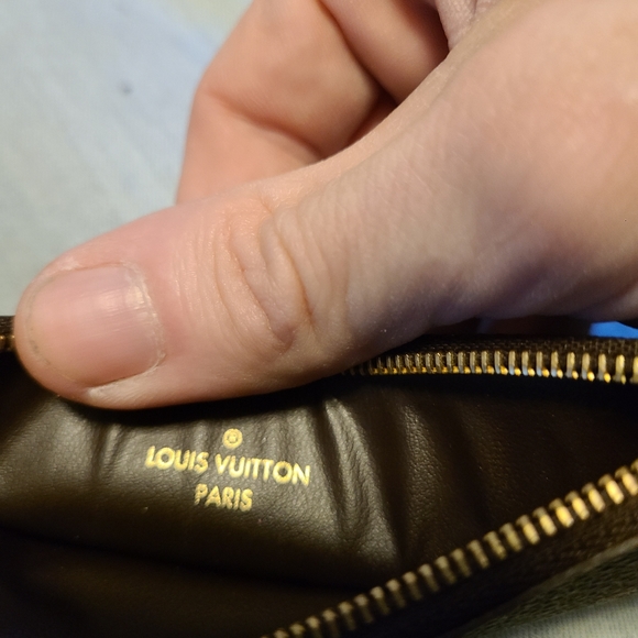 Louis vittan hand purse - Picture 3 of 4